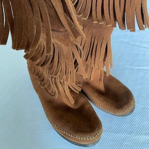 Minnetonka Brown Suede Fringe Moccasin Boots - Sz 7